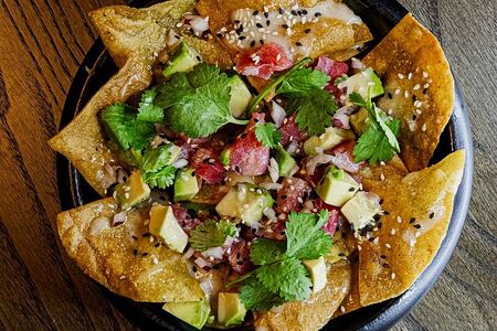 Начос с тунцом