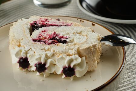 Меренговый рулет