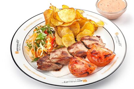 Шашлык из cвинoй вырезки с томатами