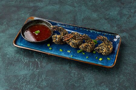 Креветки в чёрной темпуре