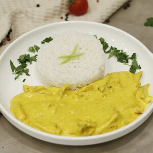 Հավով և կարրի սոուսով բրինձ