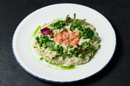 Ризотто с тартаром из лосося