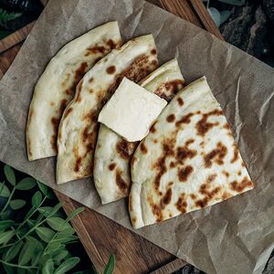 Хычин с кавказскими сырами