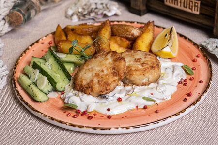 Щучьи котлеты с грибным соусом