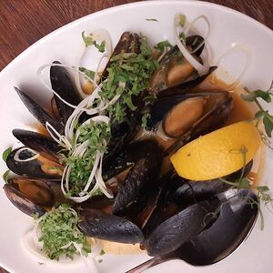 Черноморские мидии в соусе том ям