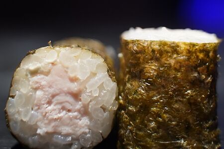 Ролл с курицей и сыром