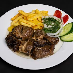Говядина жареная с картофелем фри