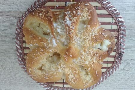 Булочка с заварным кремом