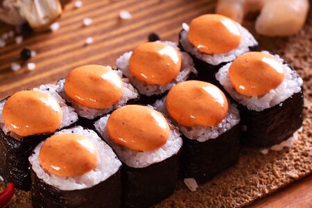 Ролл спайси с креветкой