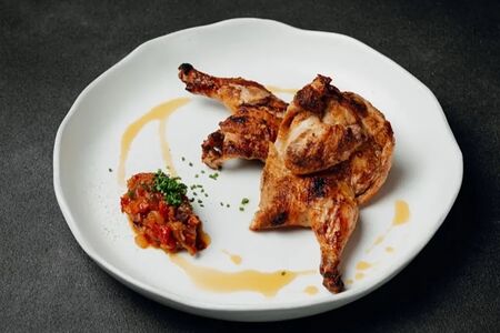 Цыплёнок на гриле с томатной сальсой