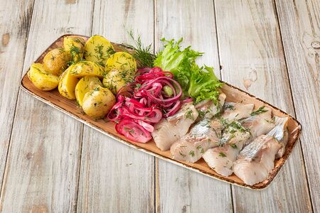 Сельдь с молодым картофелем