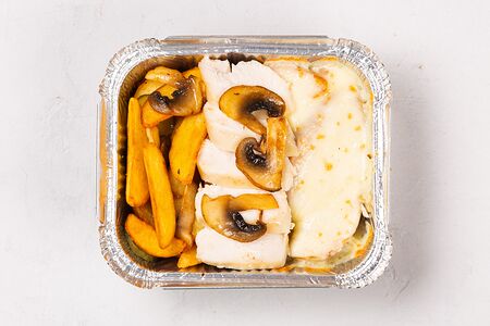 Жюльен с куриным филе и грибами