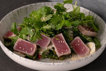 Салат с тунцом