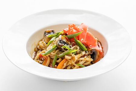 Удон с грибами в соусе терияки