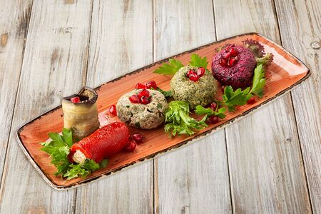 Ассорти пхали на одного