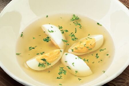 Бизнес-ланч Куриный бульон с яйцом и гренками