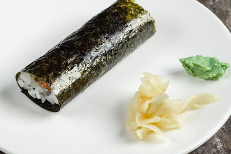 Хэнд-ролл с лососем