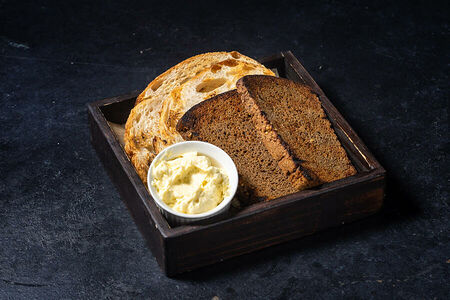 Тартин, бородинский, копченое масло