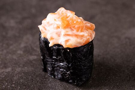 Острые суши Лосось