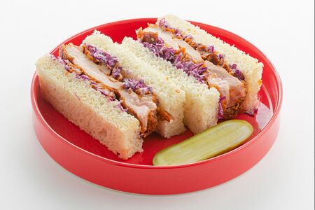 Сэндвич с цыплёнком кацу