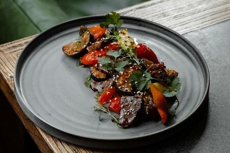 Теплый салат с говядиной