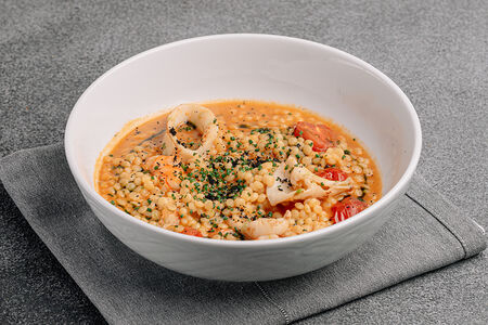 Птитим с креветками и кальмаром