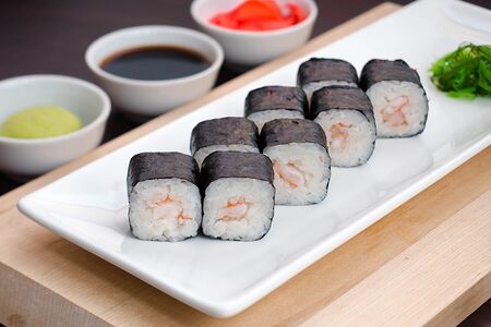 Ролл с креветкой