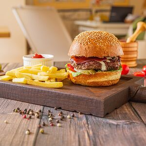 Бургер с котлетой из мраморной говядины