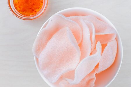 Чипсы креветочные с соусом