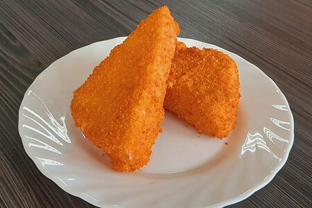 Сыр моцарелла, жаренный в панировке