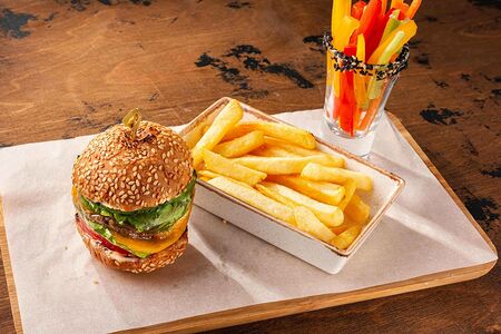 Мини-бургер с фри детское меню