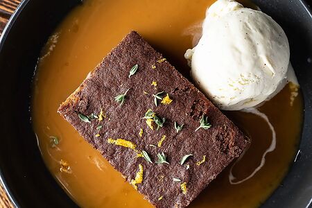 Горячий финиковый пирог