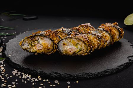 Темпурный ролл с креветкой