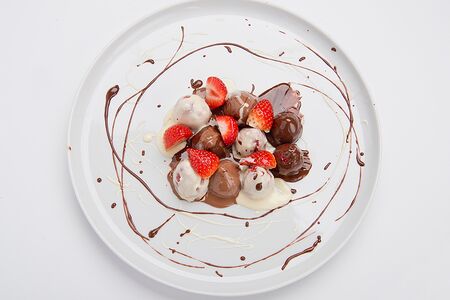 Свежая клубника в шоколаде