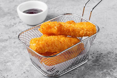 Сырные палочки с джемом из черной смородины