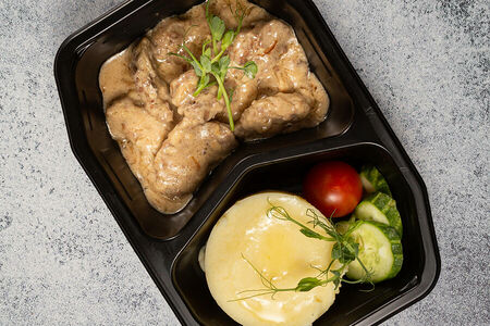 Печень по-строгановски с картофельным пюре