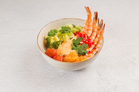 Поке с креветками и ананасом