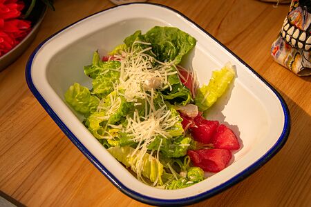 Салат с арбузом и сыром фета