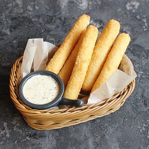 Сырные палочки с медово-горчичным соусом