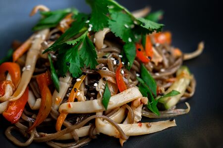 Гречневая лапша с кальмарами