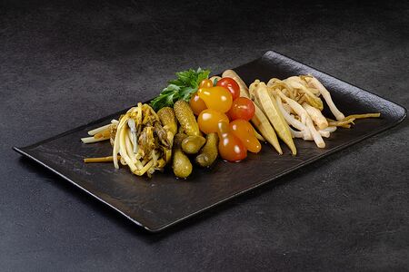 Ассорти армянских маринадов