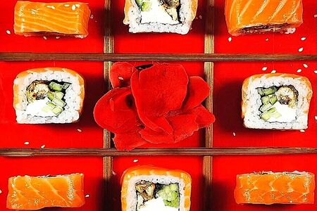 Fila много лосося и угря унаги-чиз Kiki