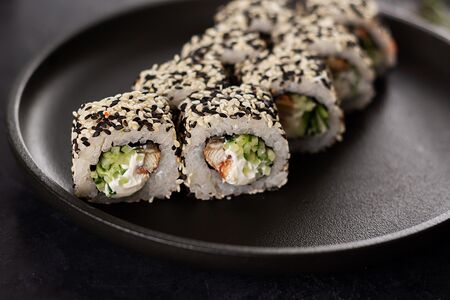 Угорь в кунжуте