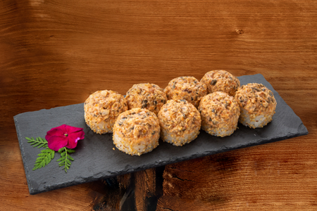 Острый ролл с угрем lux