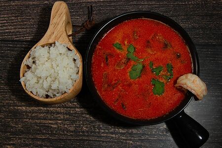 Том ям с морепродуктами и кокосовым молоком