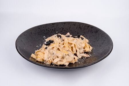Тальятелле с белыми грибами и трюфельным соусом