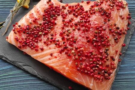 Филе сёмги слабой соли с розовым перцем S