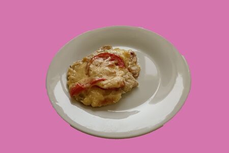 Запечённое мясо с сыром и помидором