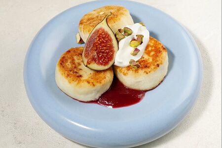 Сырники с малиновым вареньем