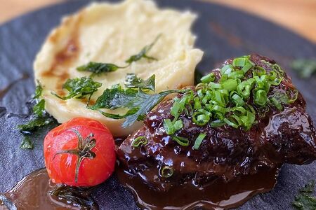 Щёчки молодого телёнка